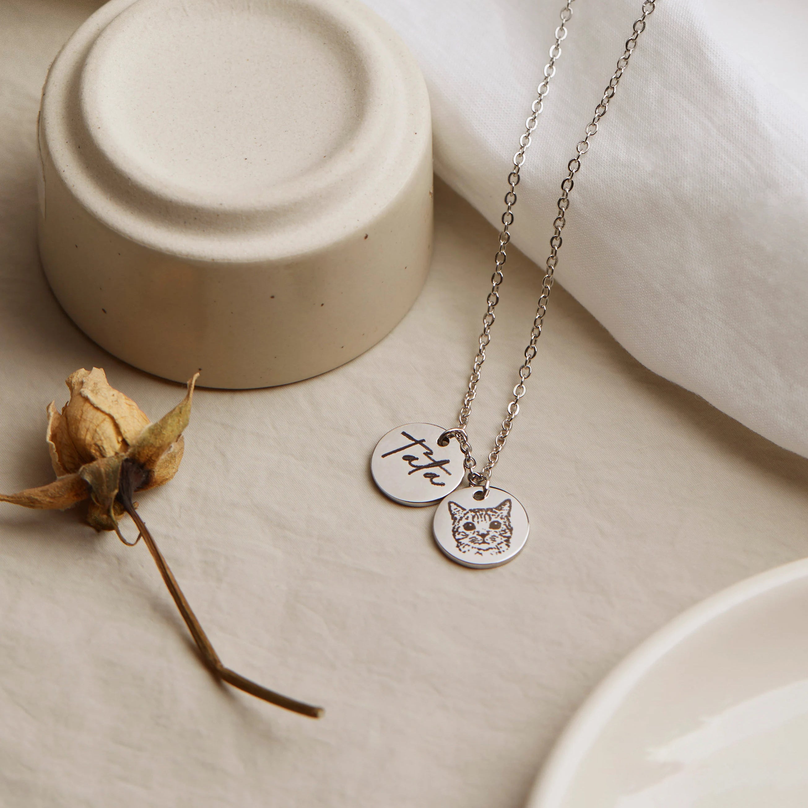 Custom Pet Portrait & Name Necklace – Personalized Pet Memorial